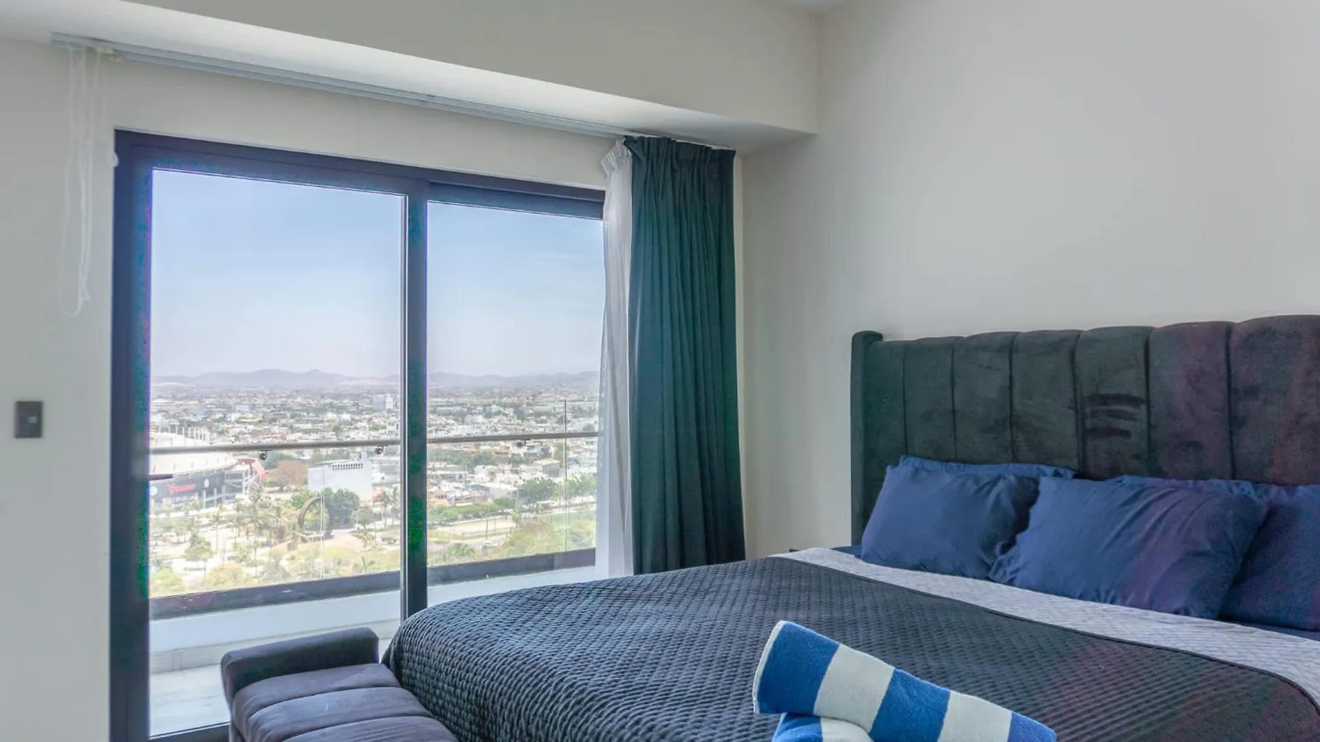 Apartment In Malecon With Pool And View Of The Stadium - Altomare 1302 Mazatlan